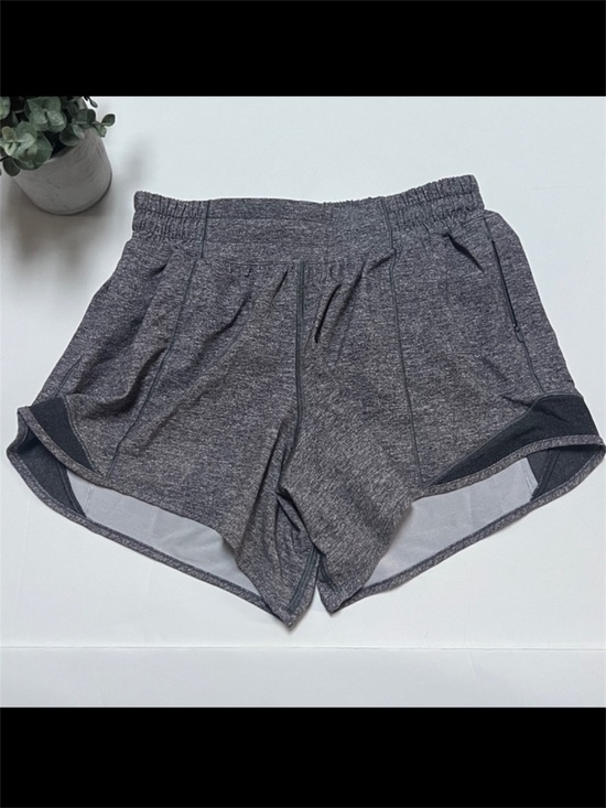 lululemon athletica Pants - Lululemon Hotty Hot Short II 4” Lined *Heathered Lux Multi Size 4